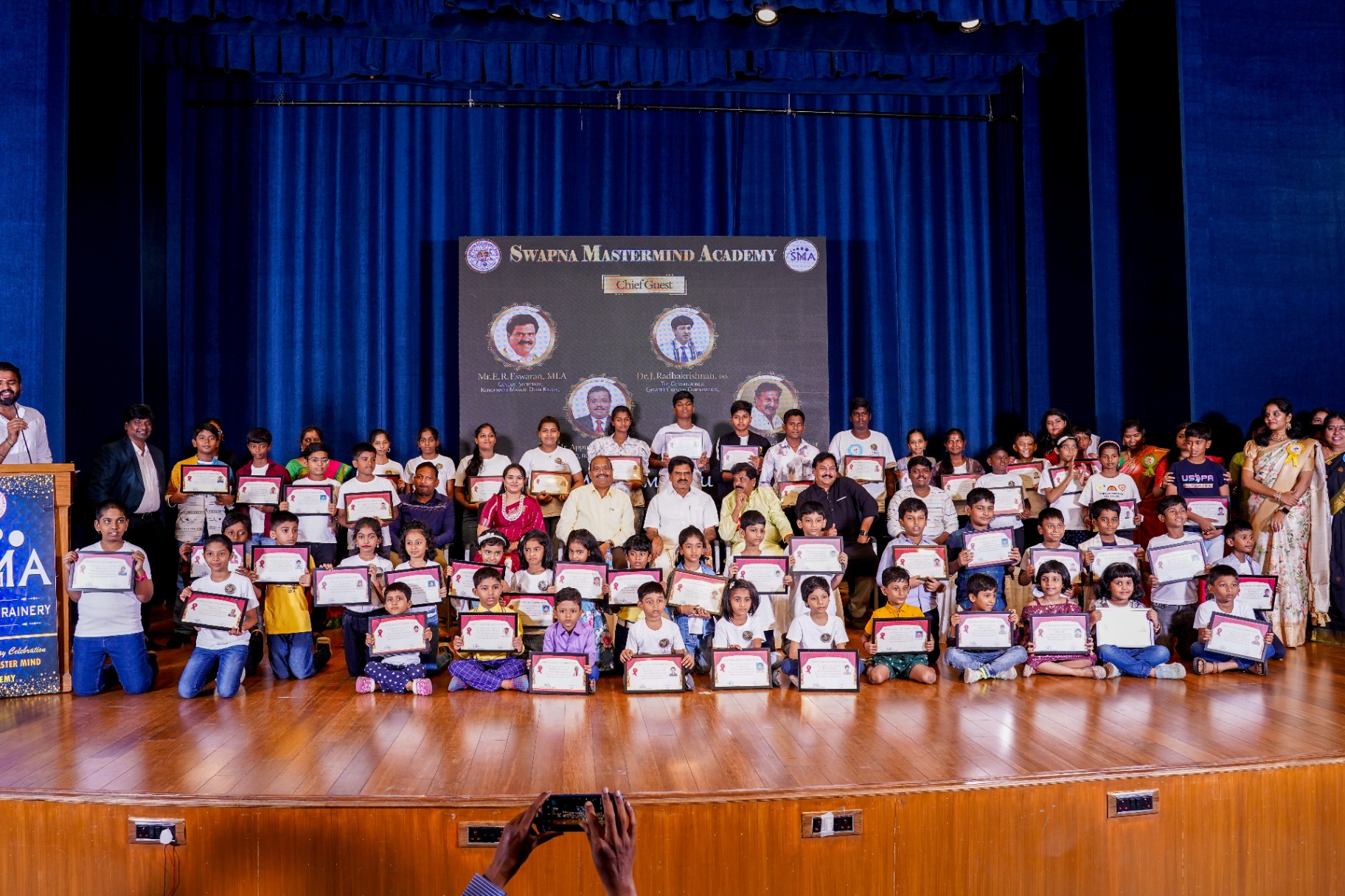 SMMA students with their world record certificates
